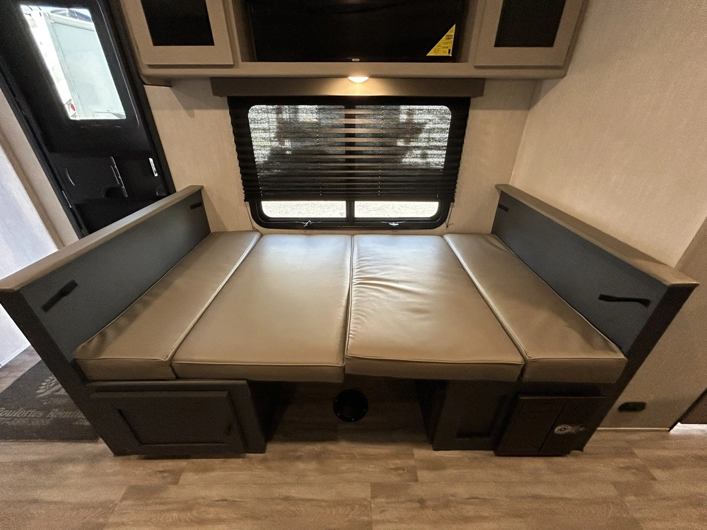 2024 Coachmen Apex 300bhs alt