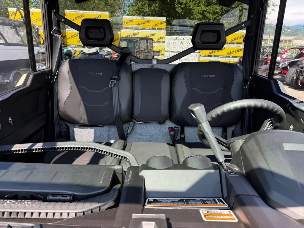 2025 Can-Am DEFENDER LIMITED CAB HD10