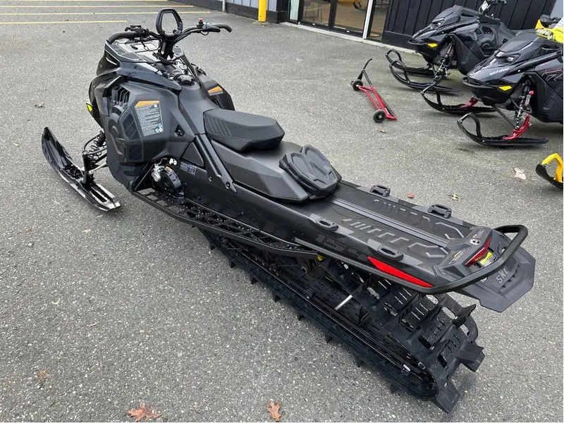 2025 Ski-Doo SUMMIT ADR W/ EDGE PKG 154 850 E-TEC POWDERMAX X-LIGHT FLEXEDGE 3.0" SHOT