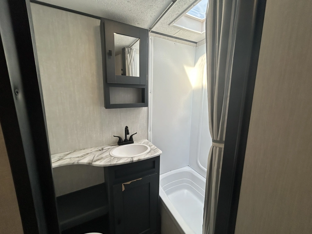 2024 Coachmen Apex 300bhs alt