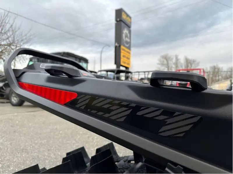 2025 Ski-Doo SUMMIT ADR W/ EDGE PKG 154 850 E-TEC POWDERMAX X-LIGHT FLEXEDGE 3.0" SHOT