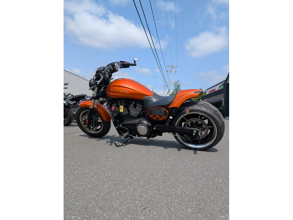 Victory Motorcycles Judge Victory Judge 106 – Setup Custom Large Tire 2013 alt