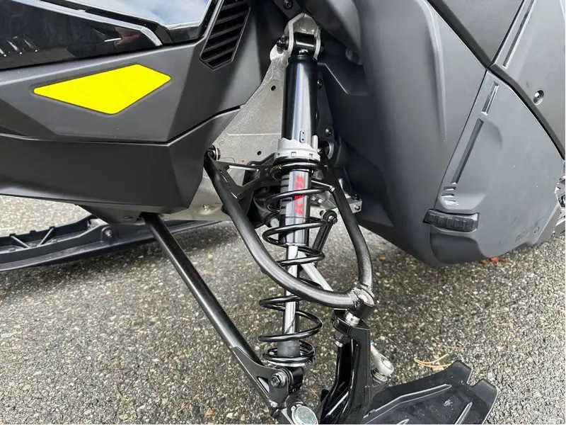 2025 Ski-Doo SUMMIT ADR W/ EDGE PKG 165 850 E-TEC POWDERMAX X-LIGHT FLEXEDGE 3.0" SHOT