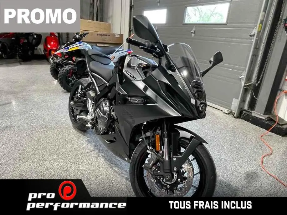 2025 Suzuki GSX-8R 