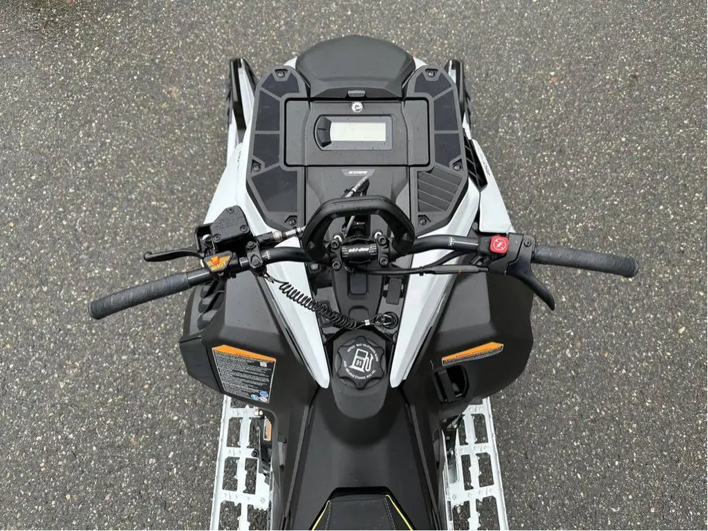 2025 Ski-Doo SUMMIT ADR W/ EDGE PKG 154 850 E-TEC POWDERMAX X-LIGHT FLEXEDGE 3.0" SHOT