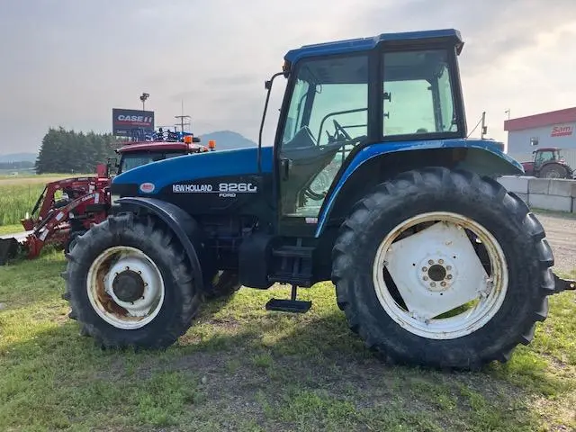 1997 New Holland 8260