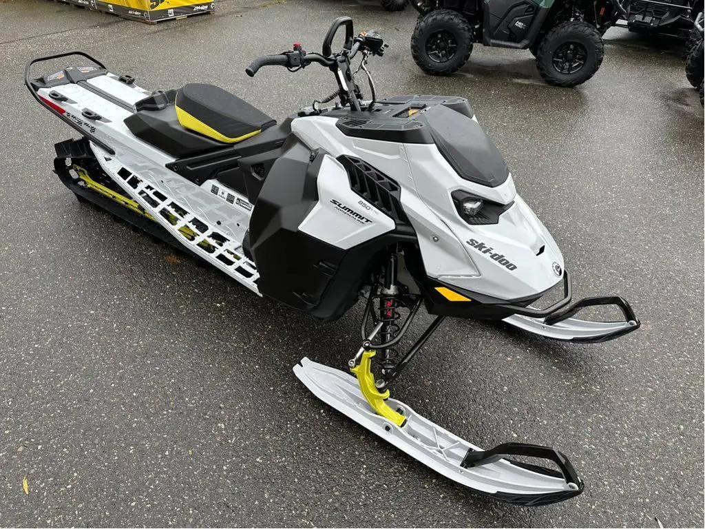 2025 Ski-Doo SUMMIT ADR W/ EDGE PKG 154 850 E-TEC POWDERMAX X-LIGHT FLEXEDGE 3.0" SHOT