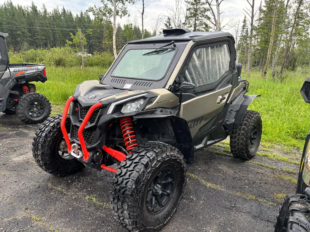 2022 Commander MAVERICK SPORT