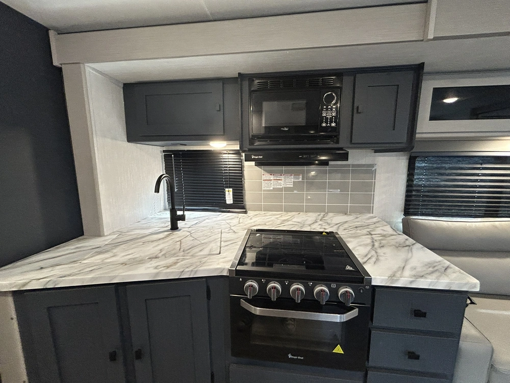 2024 Coachmen Apex 300bhs alt