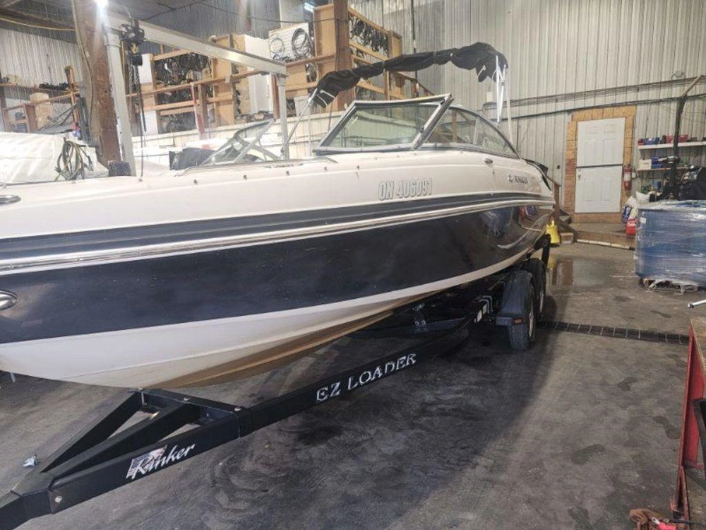 2006 Rinker Boat Co 226