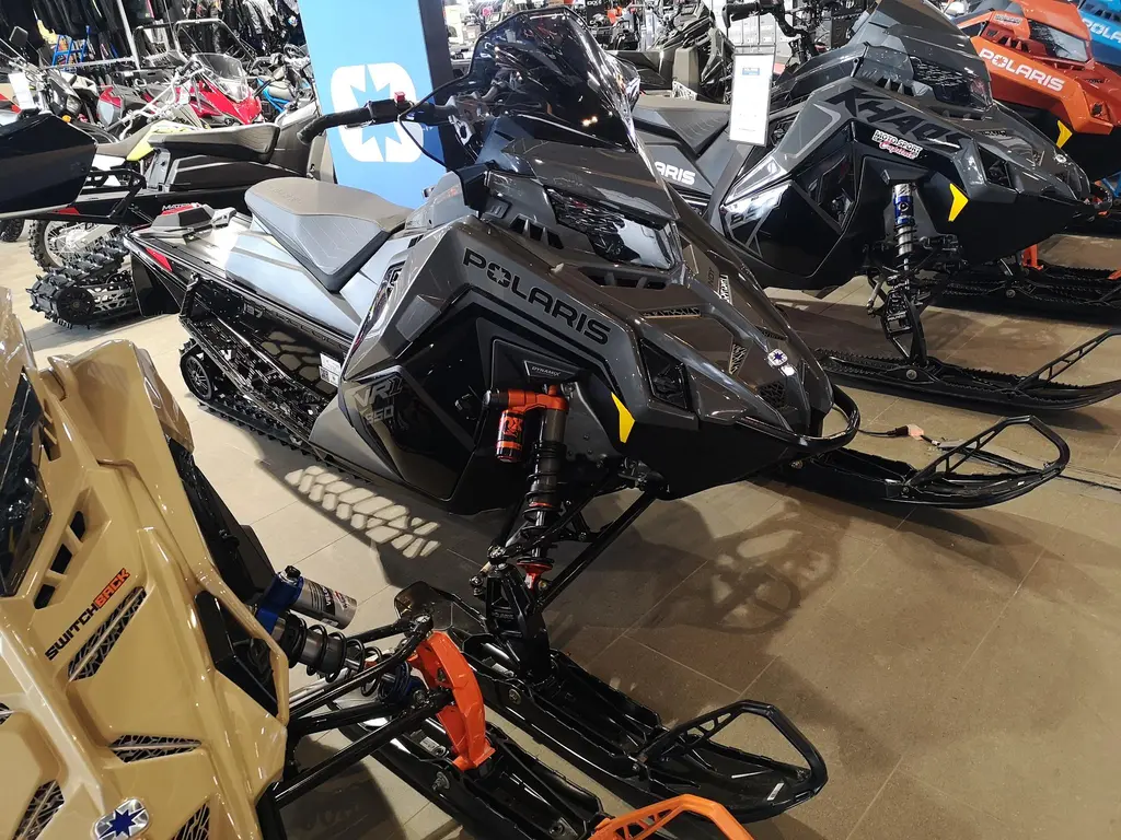 2025 Polaris INDY VR1 137 - 850 DYNAMIX