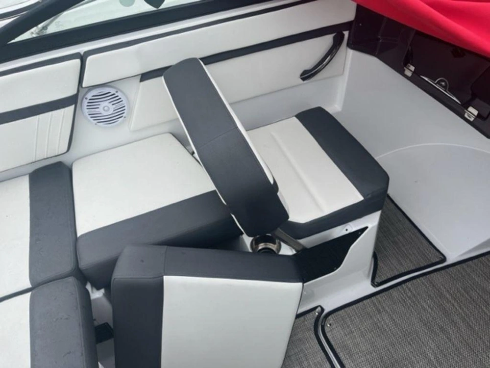 2020 Monterey Boats M-20
