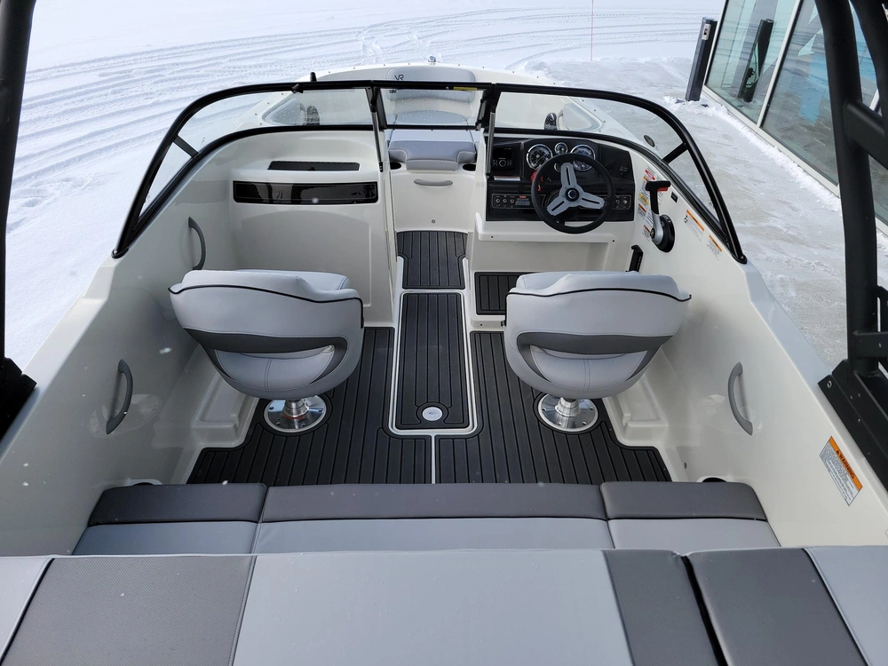 Bayliner Vr4 2023 alt
