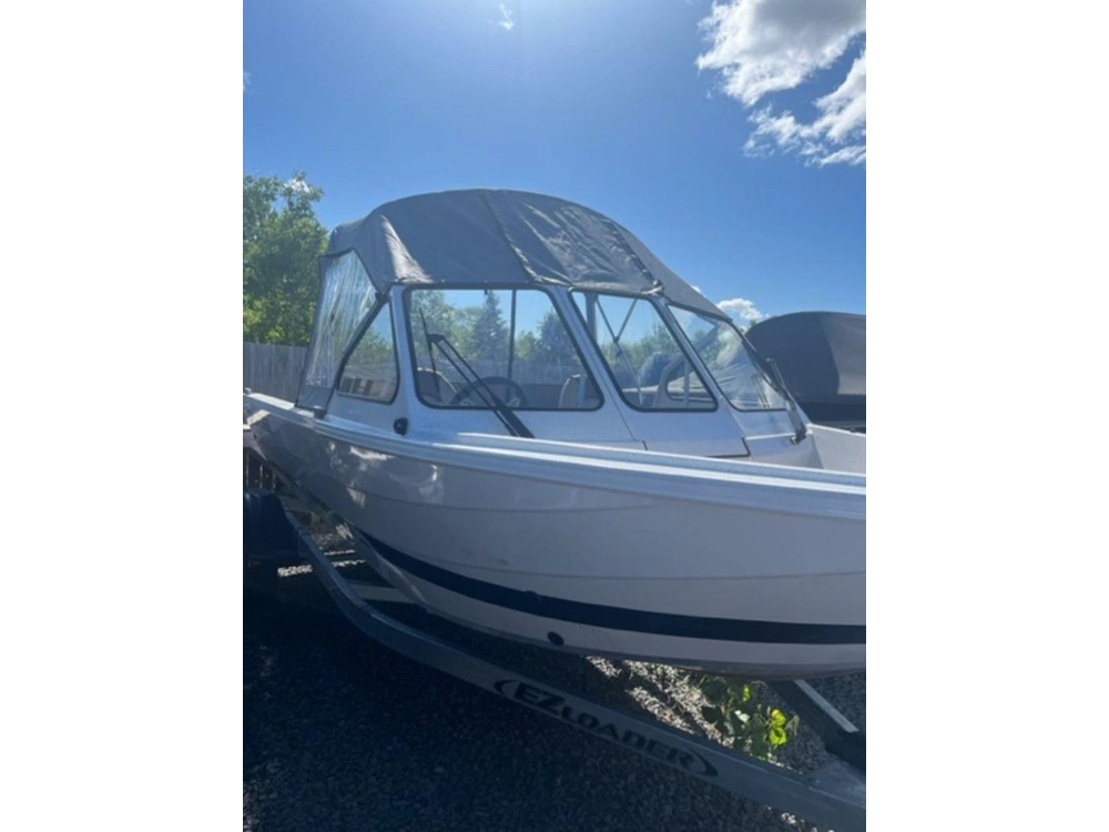 2024 Kingfisher 1825 Falcon