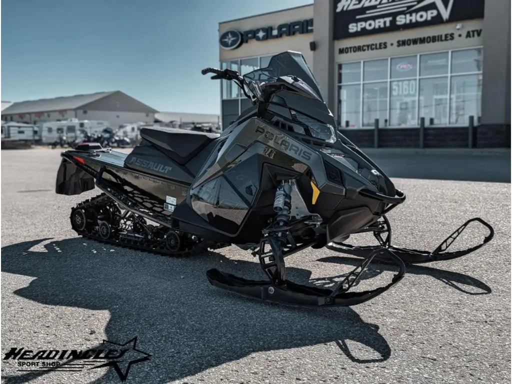 2024 Polaris Patriot Boost Switchback Assault 146 // Gloss Black/Shadow Gray