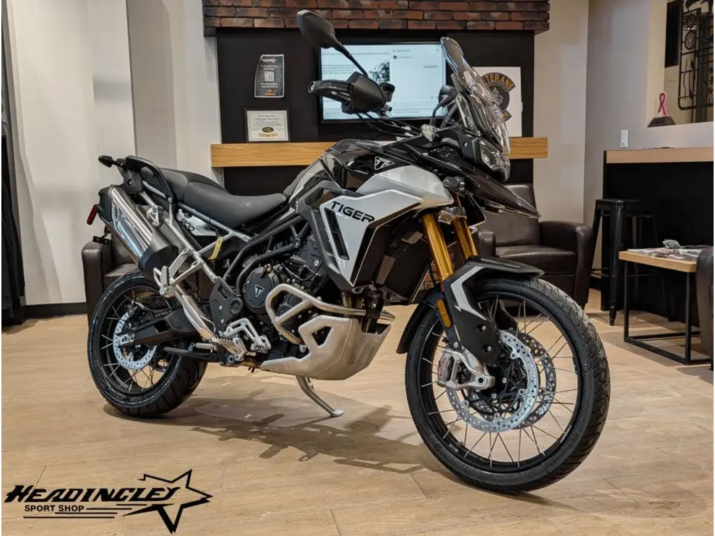 2025 Triumph Tiger 900 Rally Pro Carbon Black / Sapphire Black