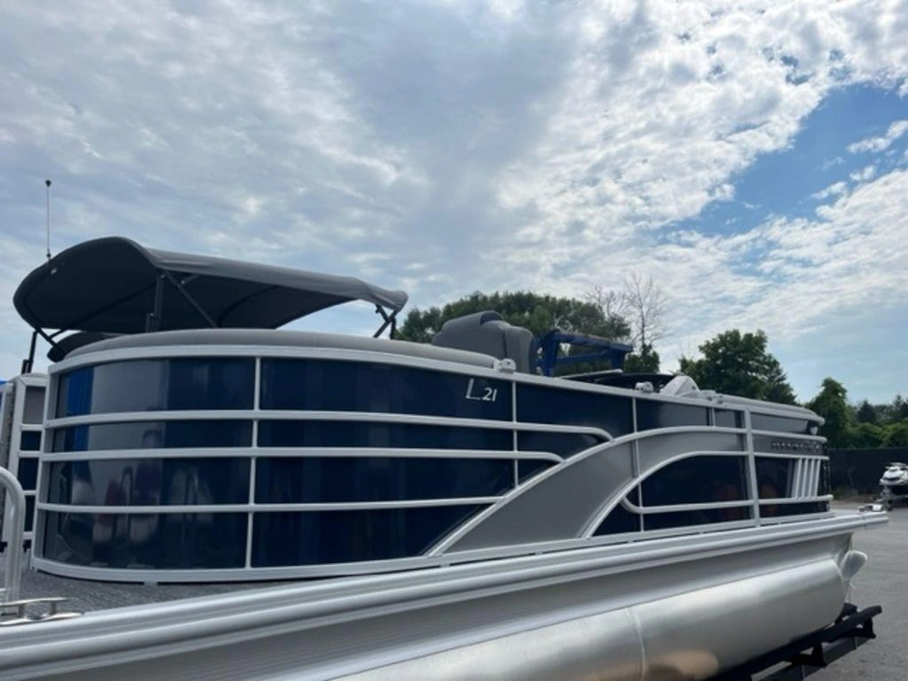 2025 Bennington Marine 21 Lsr