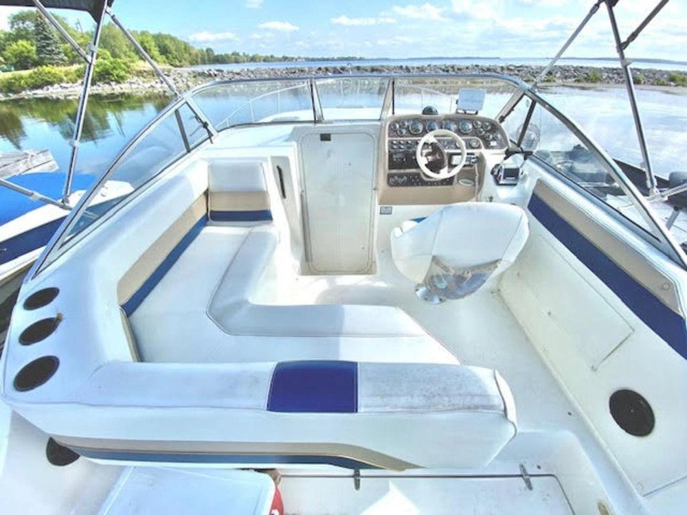1999 Rinker Boat Co 280