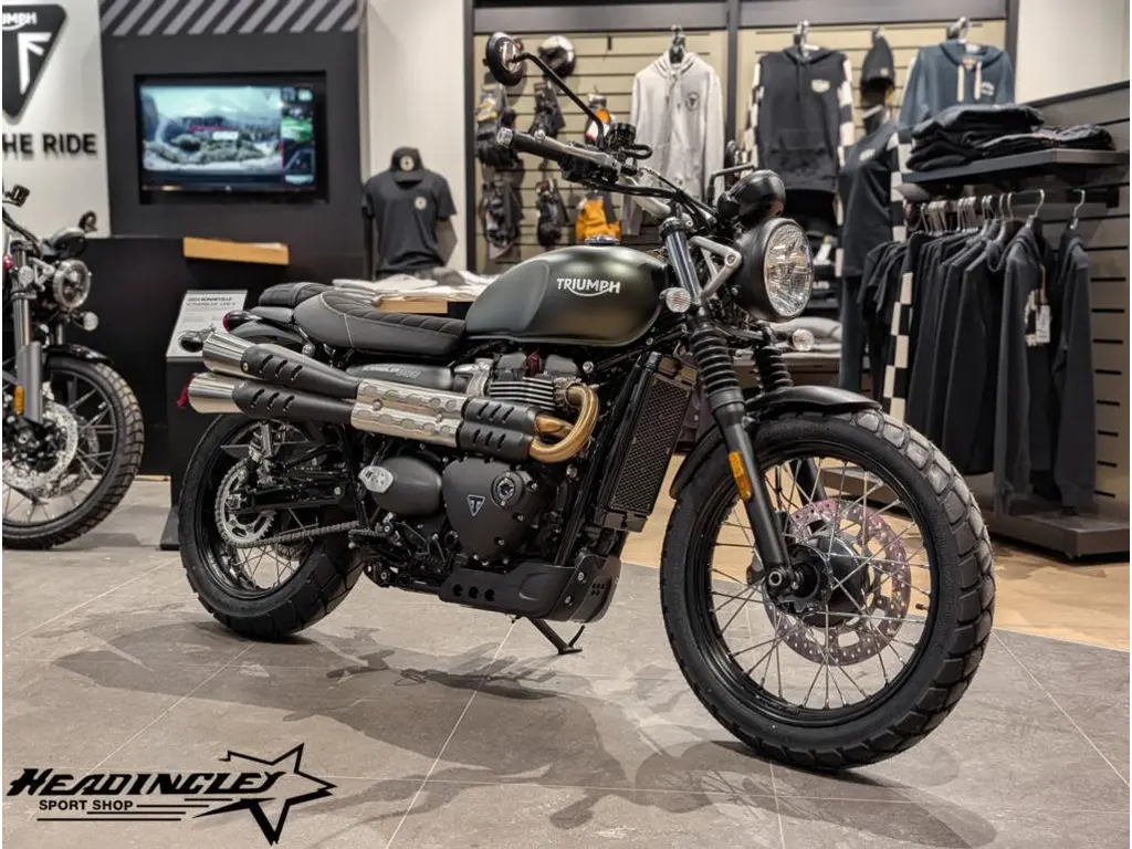 2025 Triumph Scrambler 900 // Matte Khaki Green 