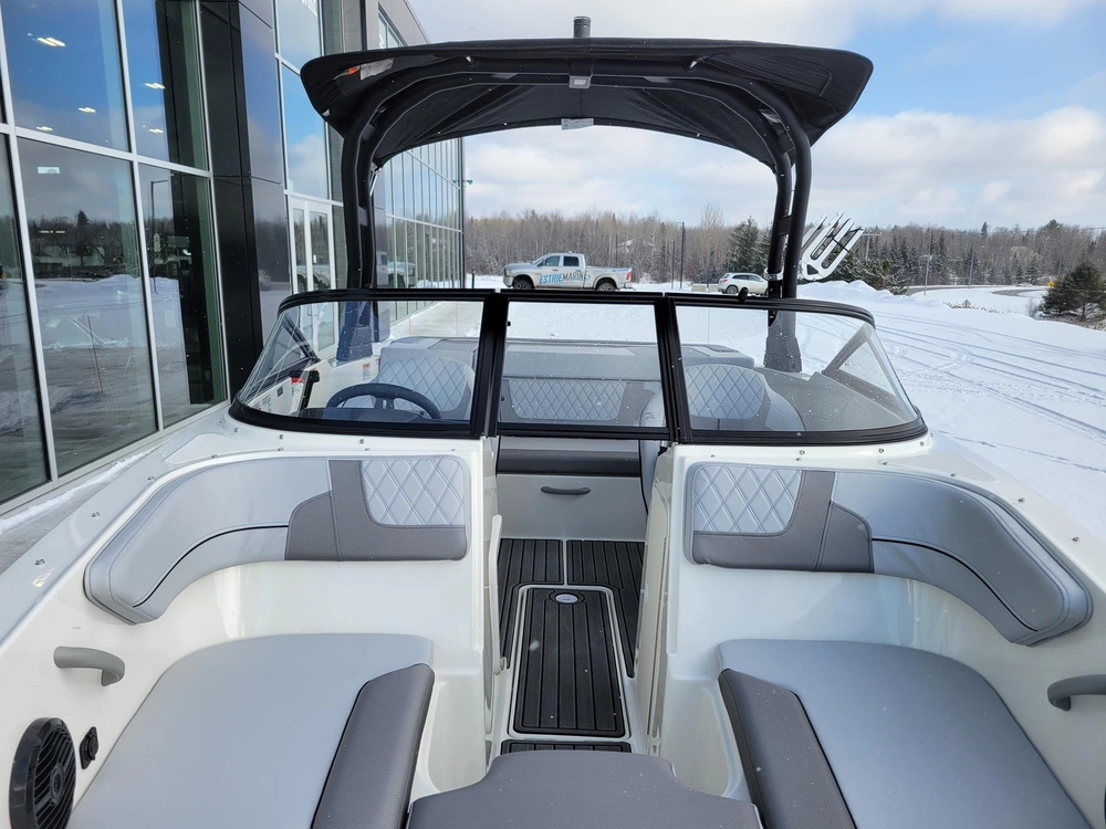 Bayliner Vr4 2023 alt