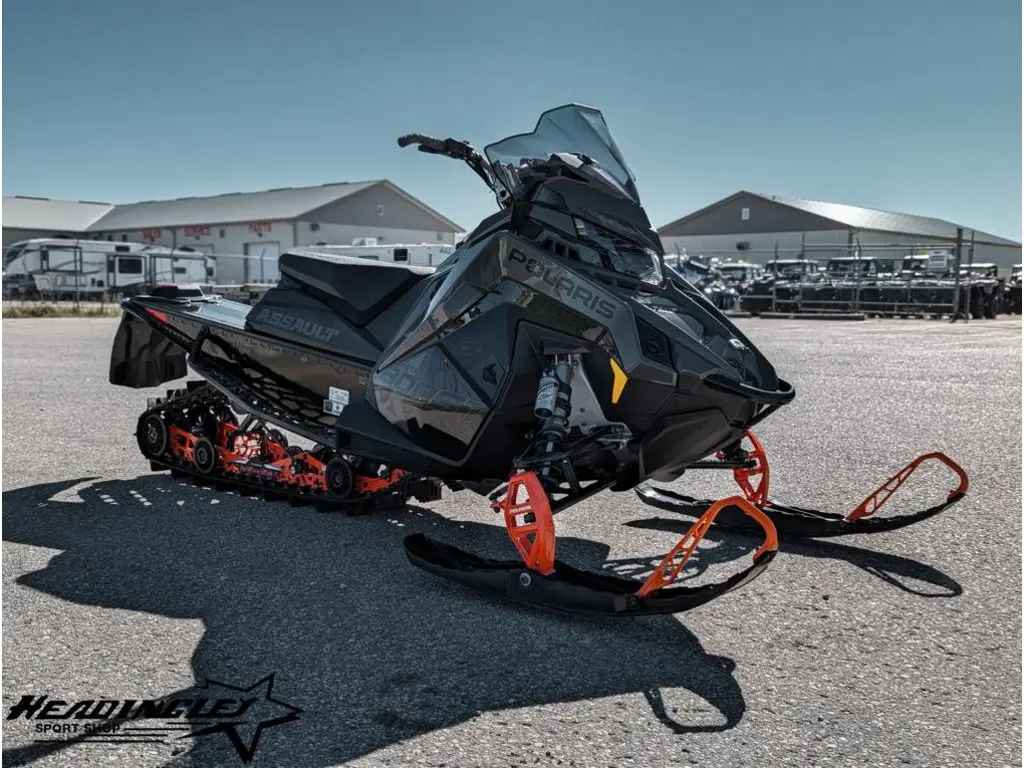 2024 Polaris Patriot Boost Switchback Assault 146 // Gloss Black/Shadow Gray