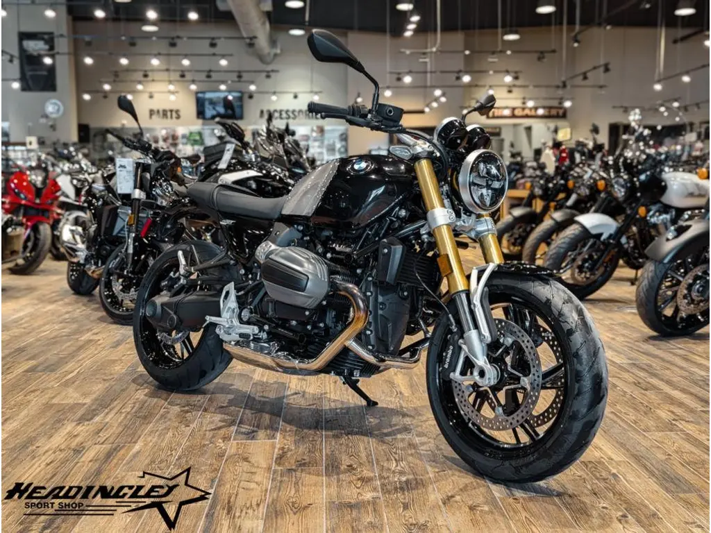 2024 BMW R 12 nineT // Black Storm Metallic 