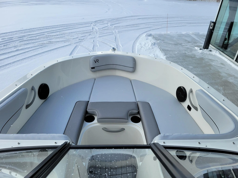 Bayliner Vr4 2023 alt