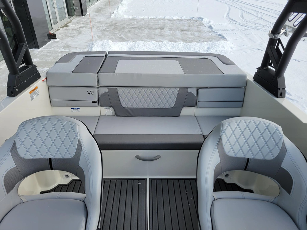 Bayliner Vr4 2023 alt