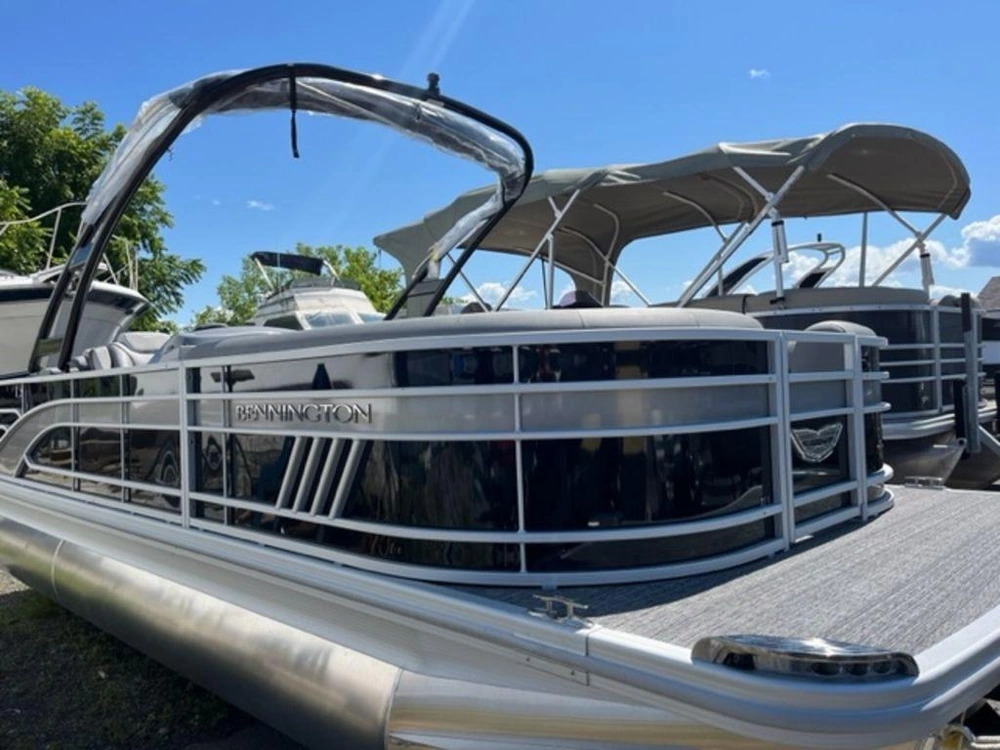 2025 Bennington Marine 23 Lcw