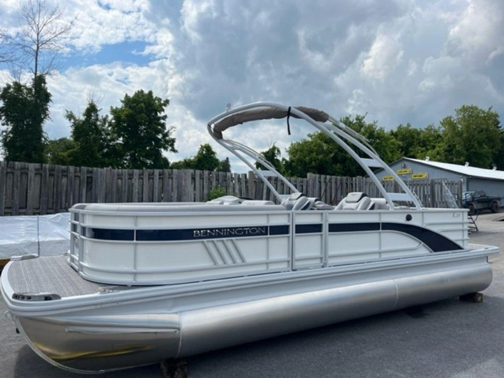2025 Bennington Marine 23 Lcw
