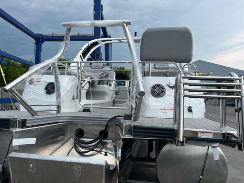 2025 Manitou Lx 23 Split Rear Windshield Single Engine
