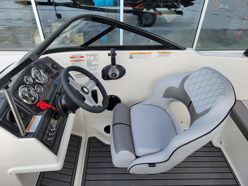 Bayliner Vr4 2023 alt