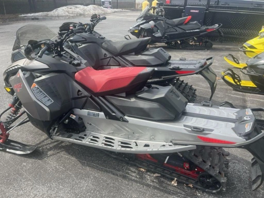 2023 Ski-doo Mxz® X-rs® Rotax® 850 E-tec Ice R_10.25"_smart-s & Tx / Red