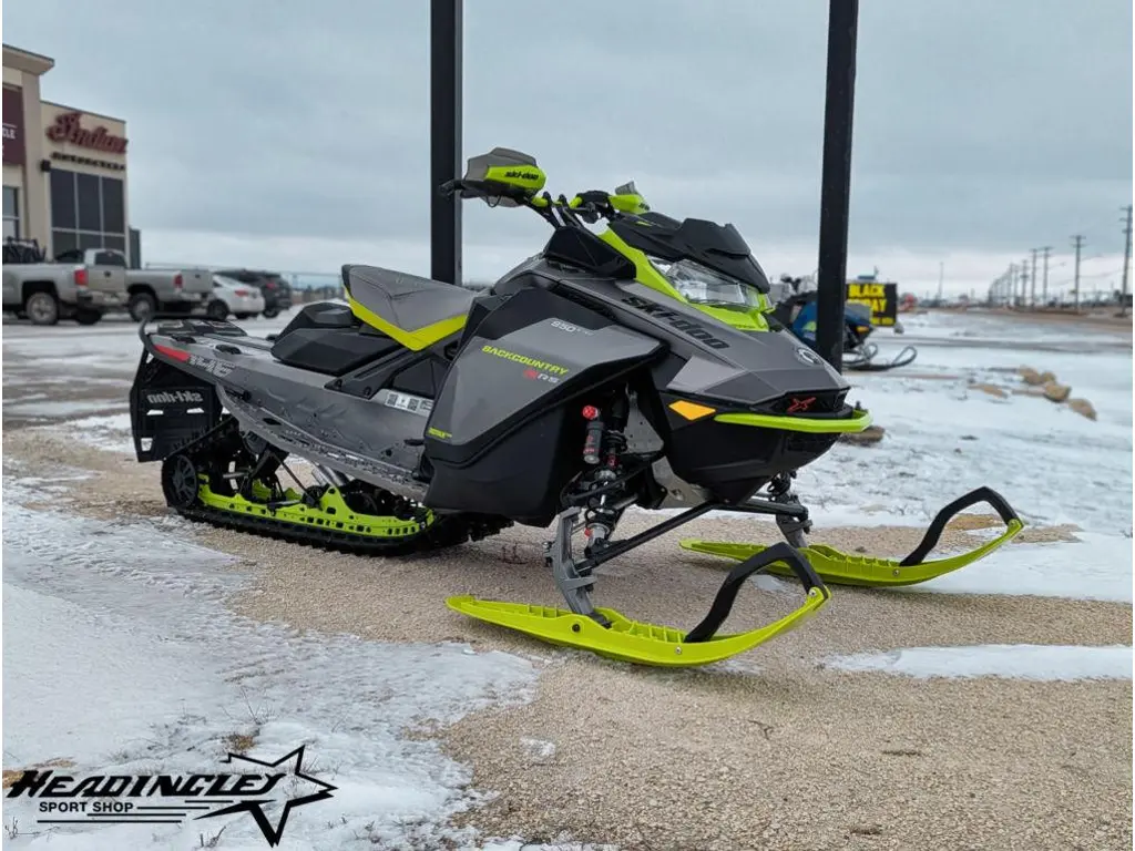 2023 Ski-Doo Backcountry X-RS Rotax 850 E-TEC 146 ES // Platinum Silver/Manta Green