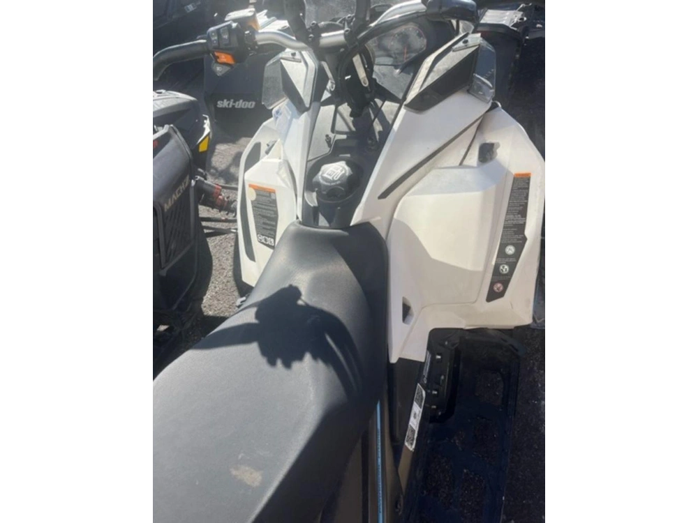 2019 Ski-doo Backcountry™ 850 E-tec White & Black