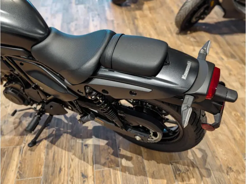 2025 Kawasaki Eliminator 500 SE // Metallic Matte Carbon Gray/Flat Ebony thumbnail 12