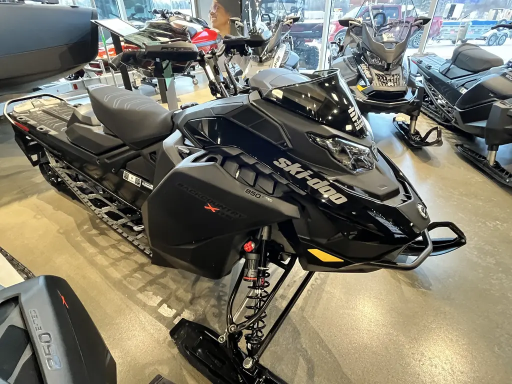 Ski-Doo BACKCOUNTRY X-RS 146 850 E-TEC Storm 150 1.5'' E.S. 2025