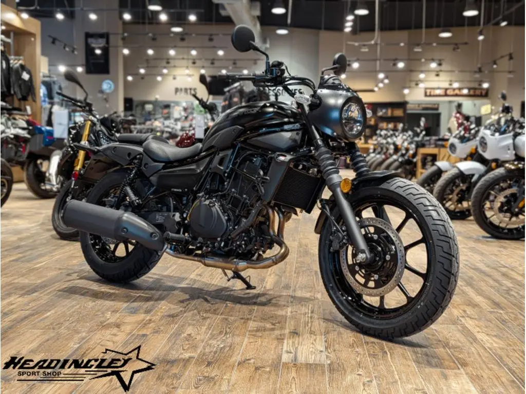 2025 Kawasaki Eliminator 500 SE // Metallic Matte Carbon Gray/Flat Ebony 