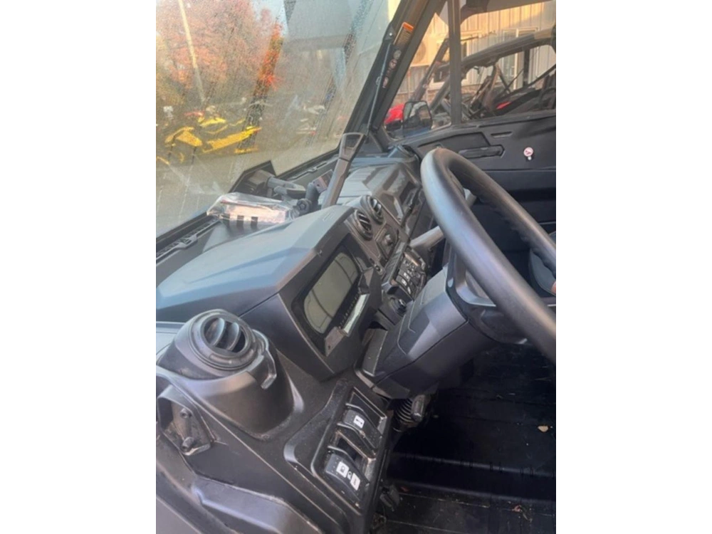 2023 Can-am Defender Limited Hd10