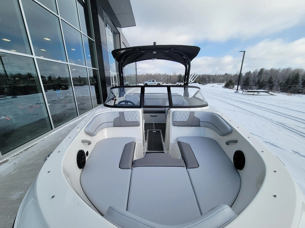 Bayliner Vr4 2023 alt