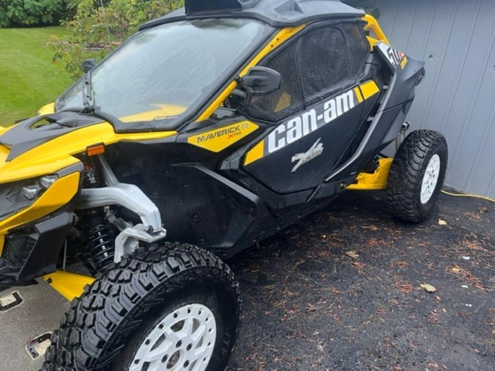 2024 Can-am Maverick R X Rs With Smart-shox Carbon Black & Neo Yellow