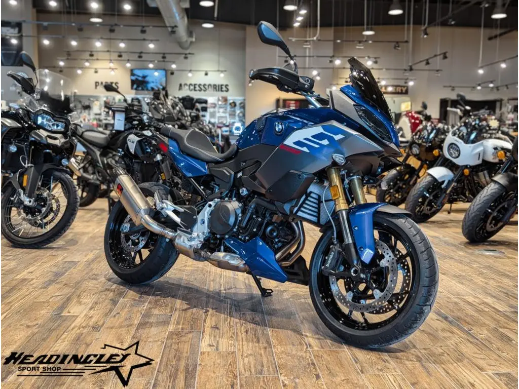 2024 BMW F 900 XR // Racing Blue Metallic 