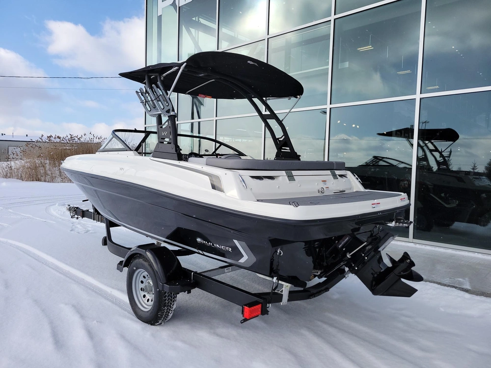 Bayliner Vr4 2023 alt