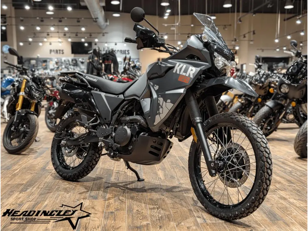 2025 Kawasaki KLR650 ABS // Metallic Matte Dark Green 