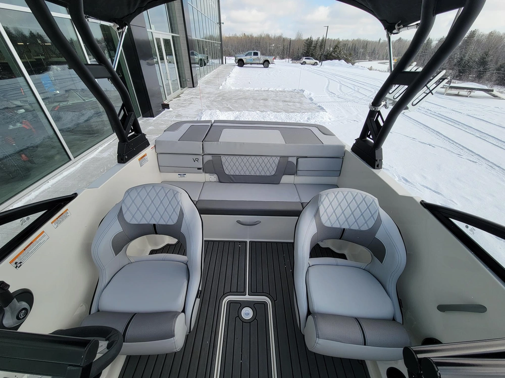 Bayliner Vr4 2023 alt