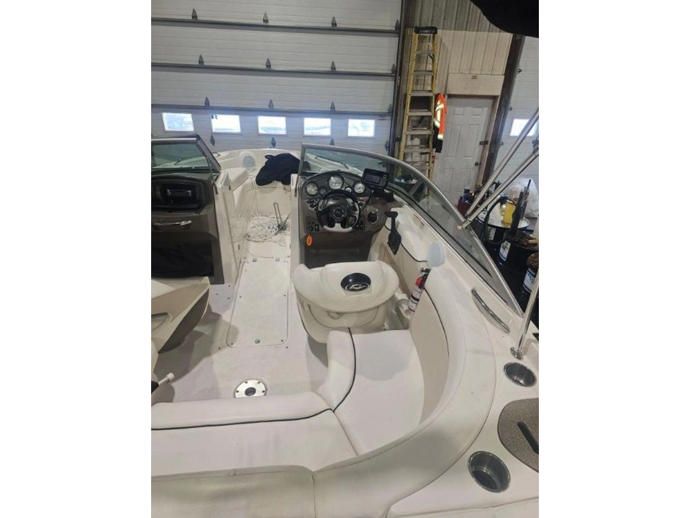 2006 Rinker Boat Co 226