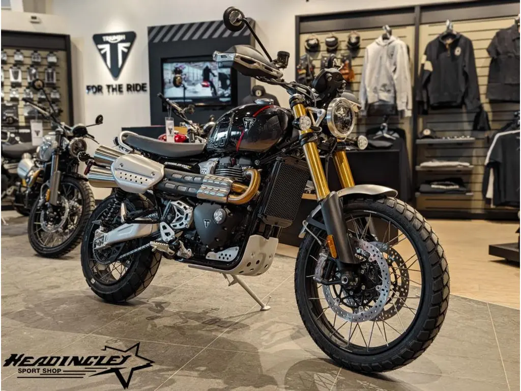 2024 Triumph Scrambler 1200 XE Phantom Black / Storm Grey w/ Rugged Pannier & Footrests