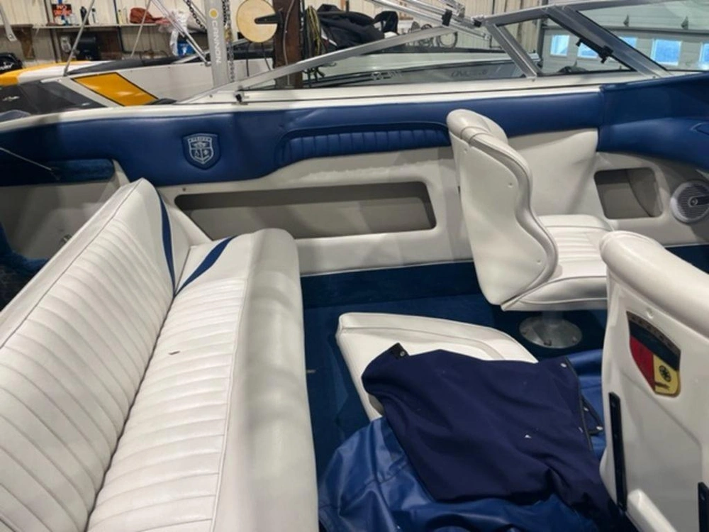 1997 Mariah Boat Co 20 Foot Bowrider