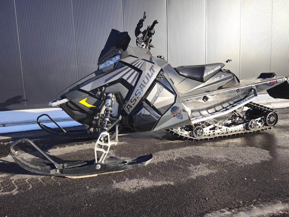Polaris Assault 800 144 2017 alt
