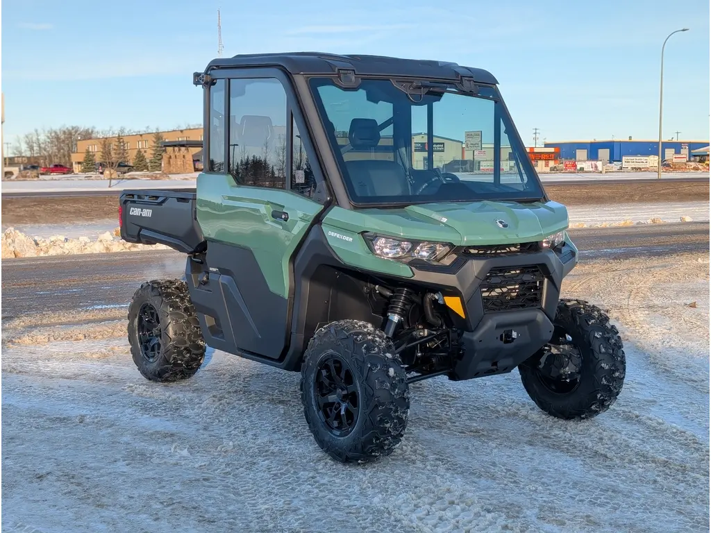 2025 Can-Am Defender DPS CAB HD9